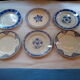 Assortiment de 18 assiettes anciennes bleues
