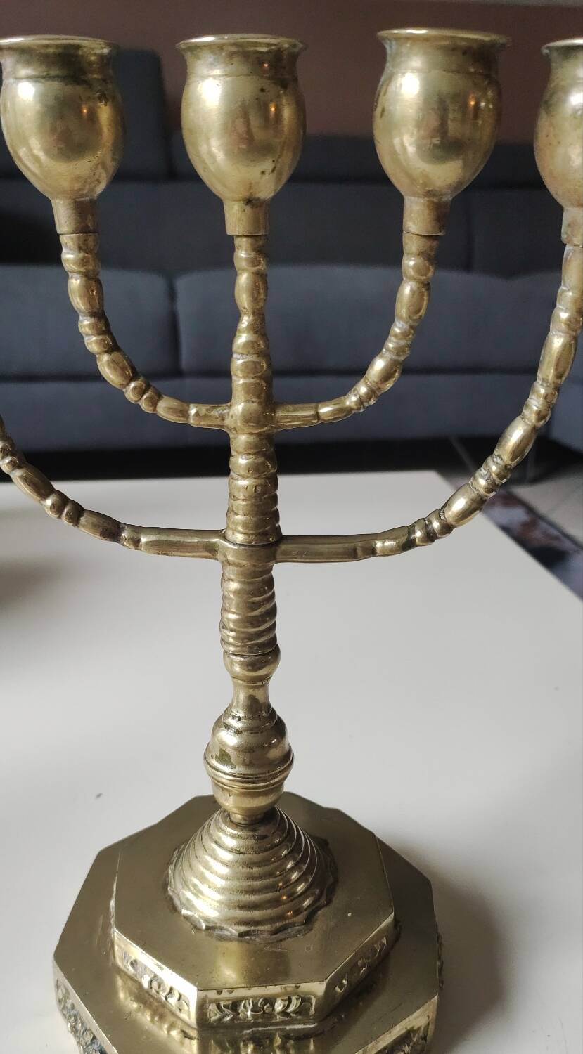 5-branched Jewish menorah/candlestick. Dedicated to mourning. In gilded bronze.