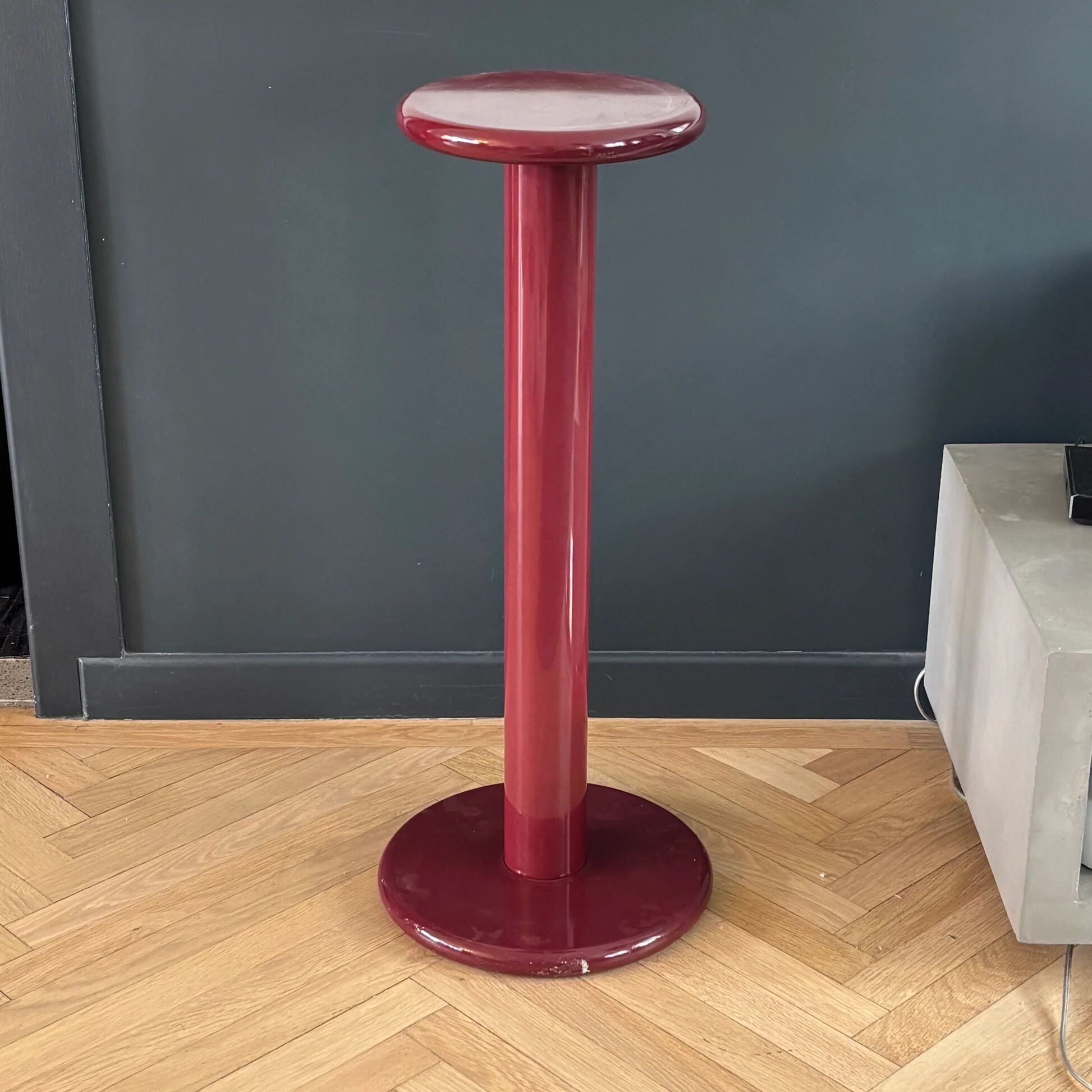 Porte-plante / sellette en plastique bordeaux vintage