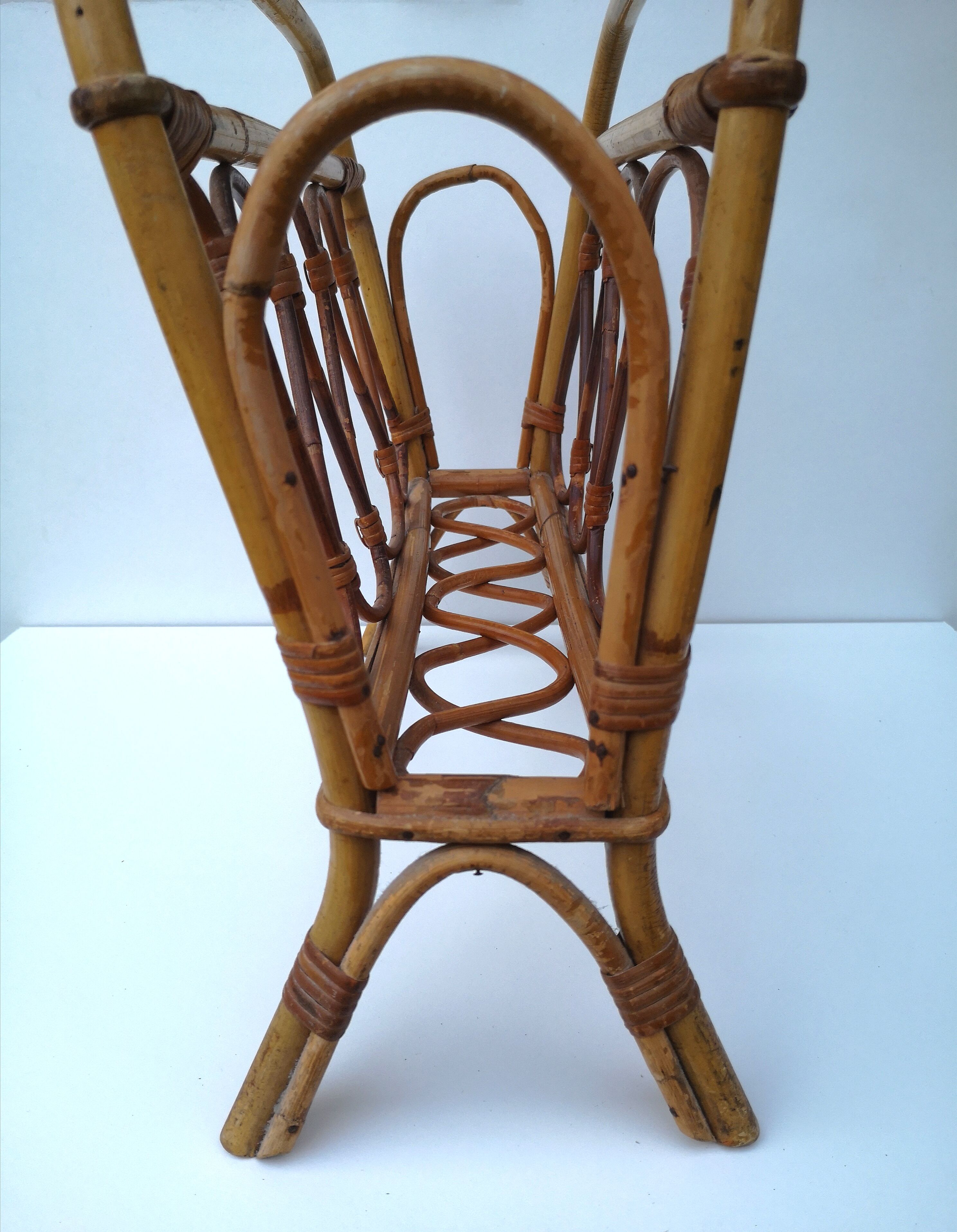 Vintage rattan magazine door