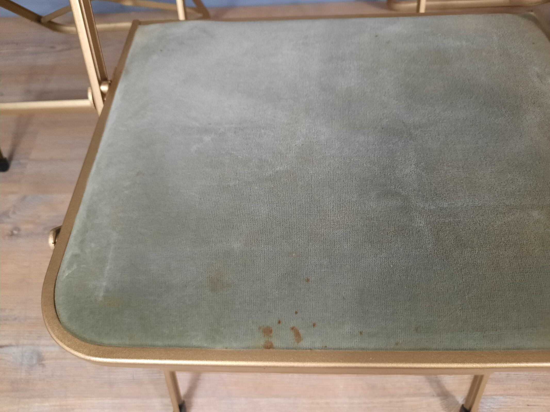 Set of 4 vintage folding chairs