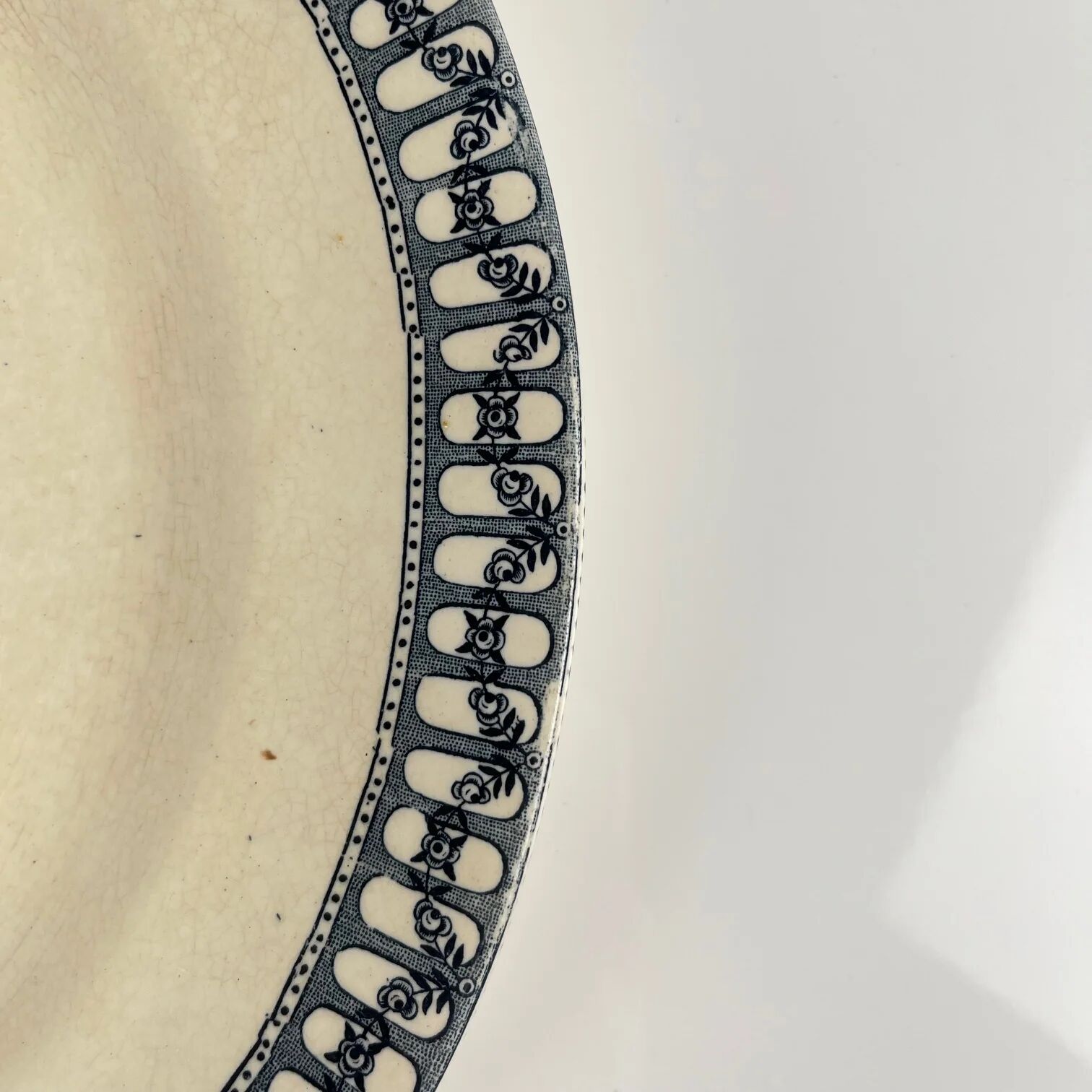 Round plate made of iron earth from Salins, late 19th century - early 20th century.