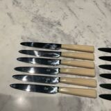 1é couteaux à fromage ou entremets . Inox et Bakélite