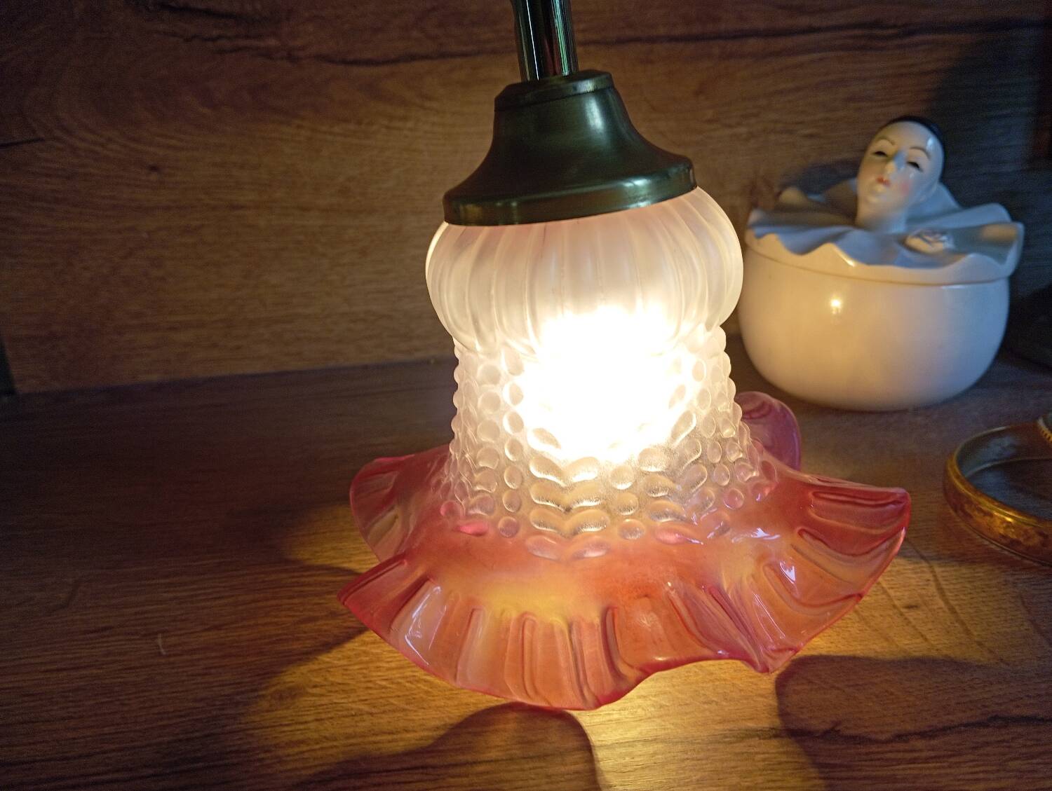 Lampe baladeuse en verre juponné vieux rose