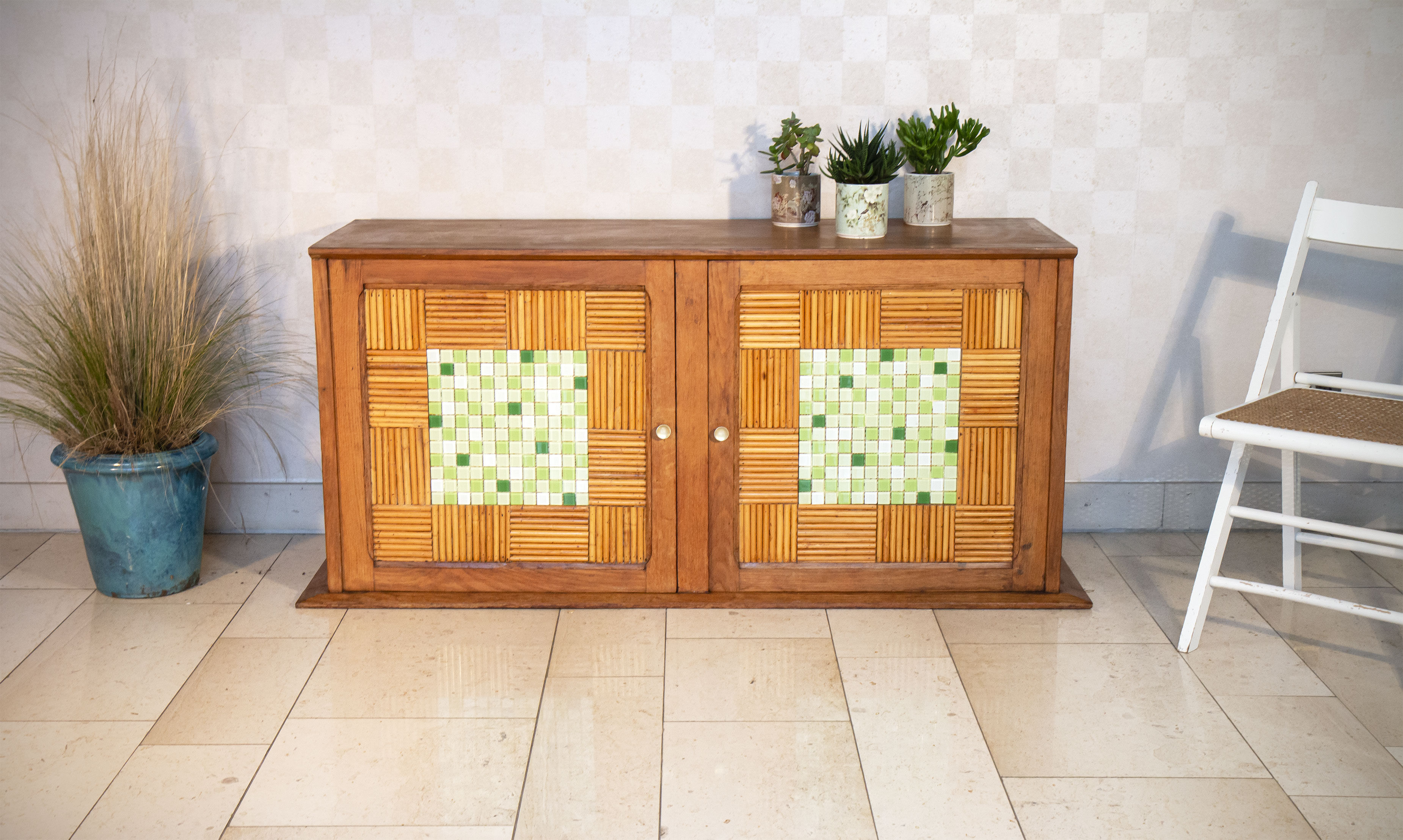 Row in oak, bamboo and mosaic