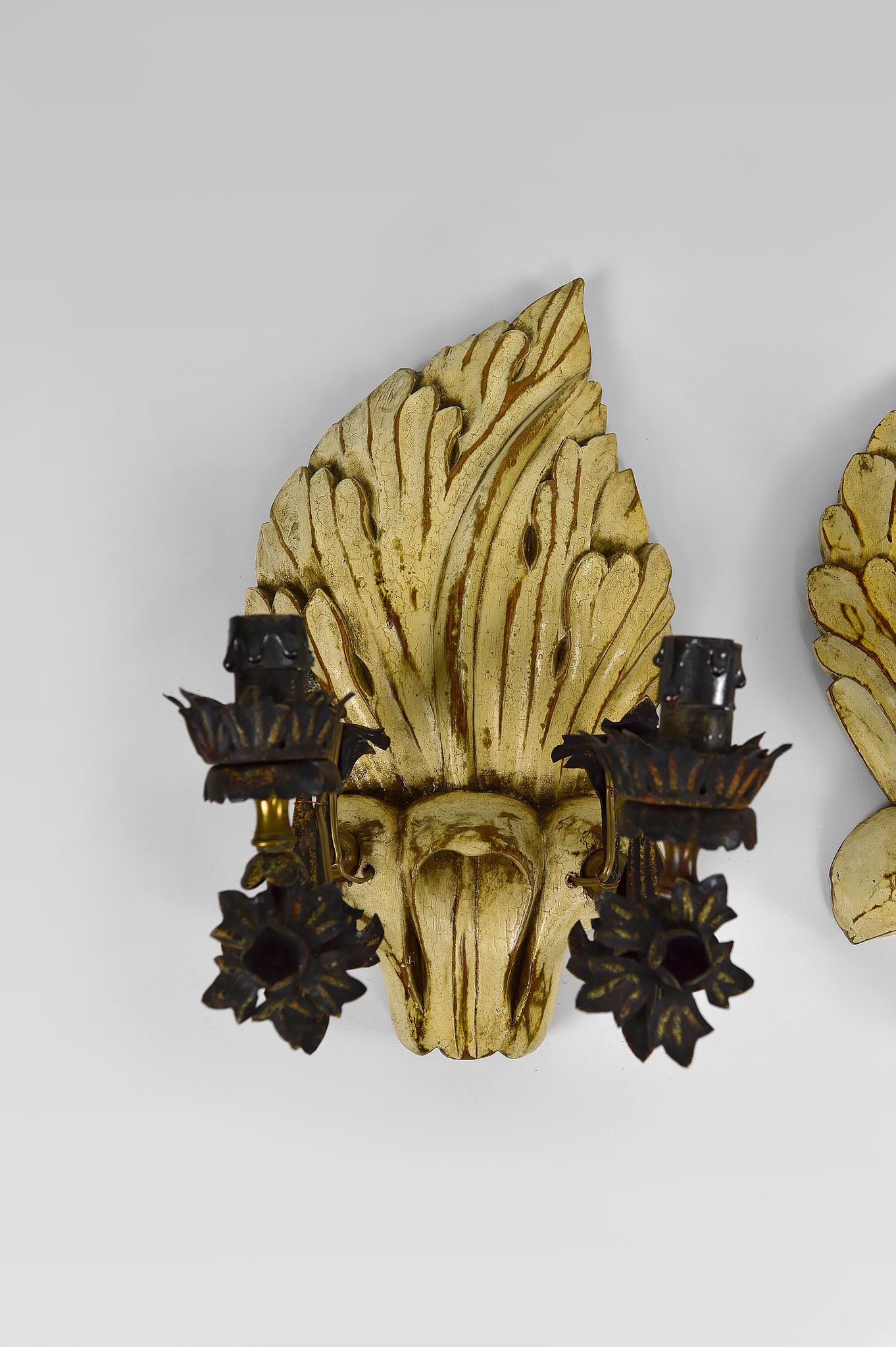 Pair of Hollywood Regency sconces in carved, painted and patinated wood, 1950s