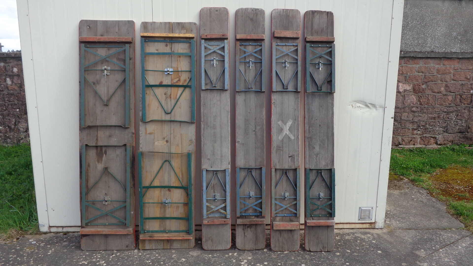 2 placemats and brewery benches