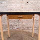 Bureau d'ecolier en formica