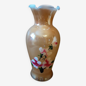 Pearly opaline vase