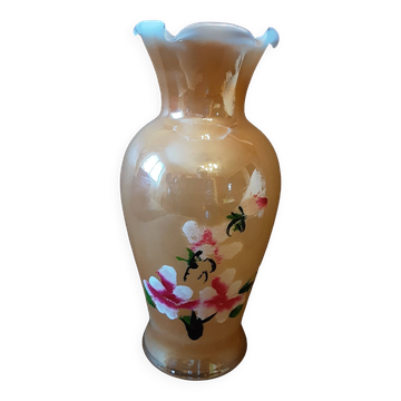 Pearly opaline vase