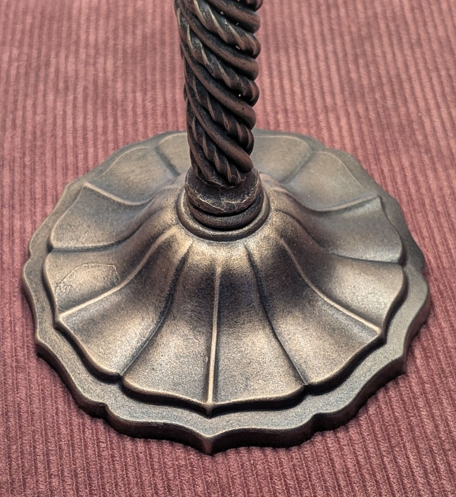 Lampe en laiton torsadé