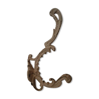 Chiseled cast iron patère