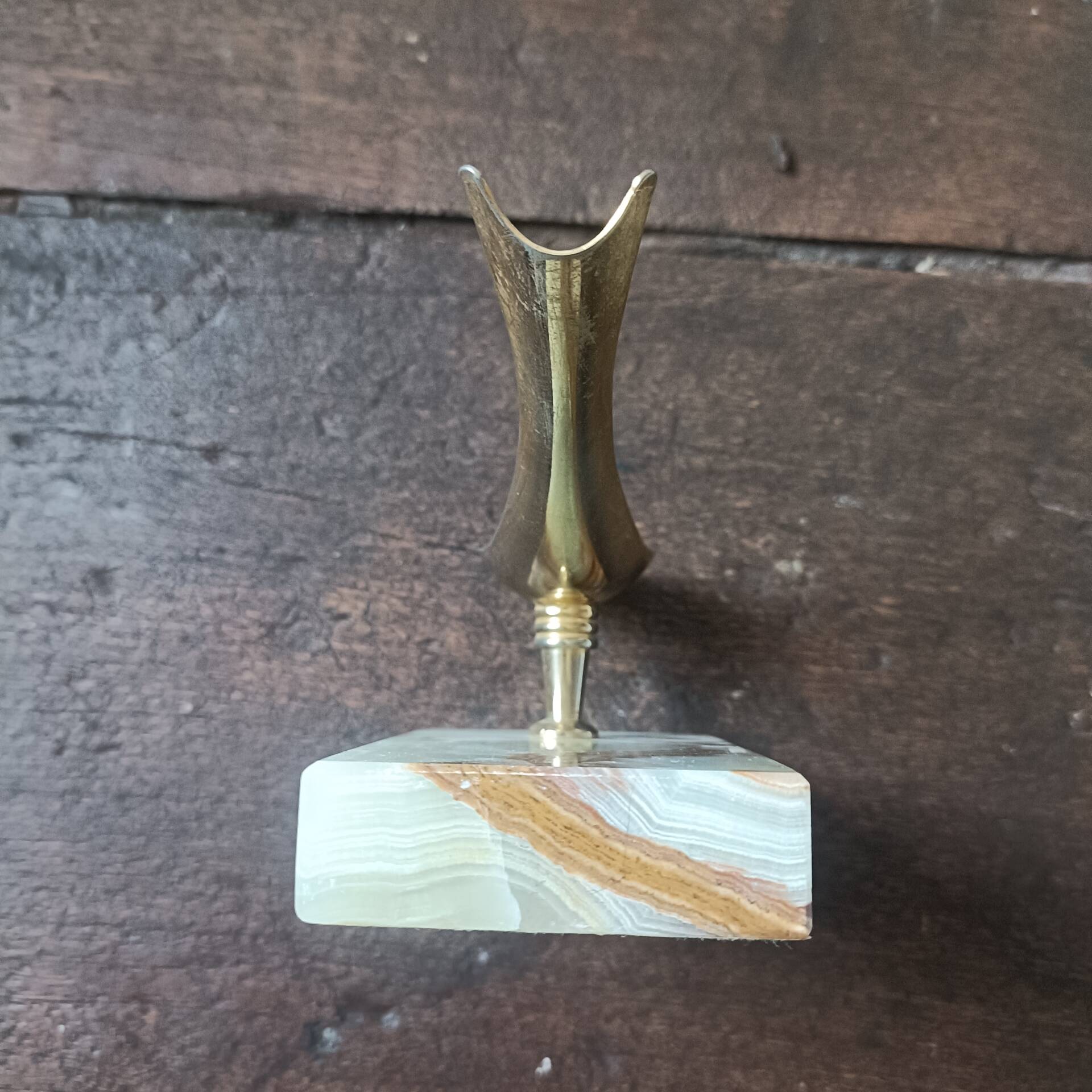 Porte-pipe en agate et laiton