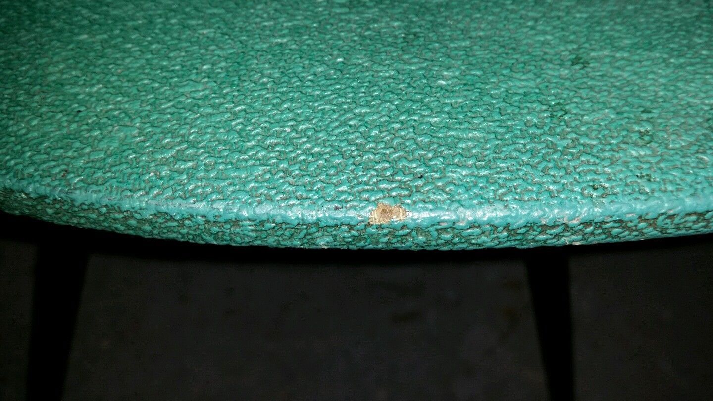 Chair in curved wood covered with vinyl, metal tube.