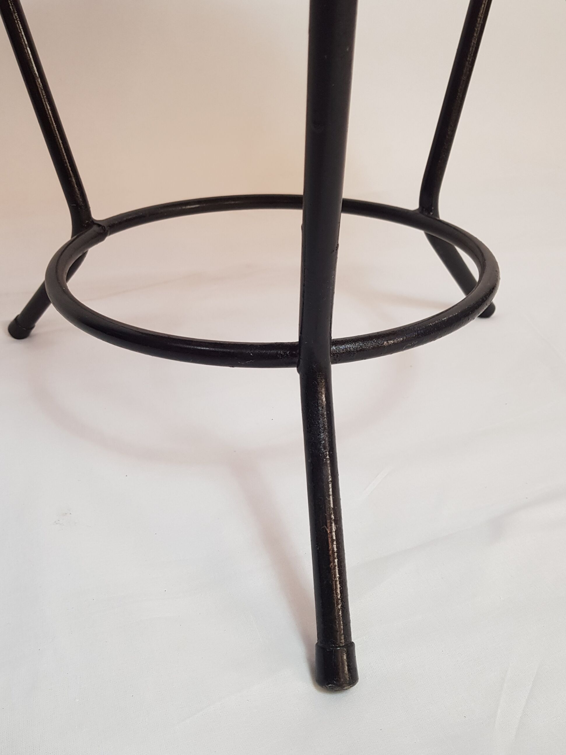 Table basse rotin et métal années 50