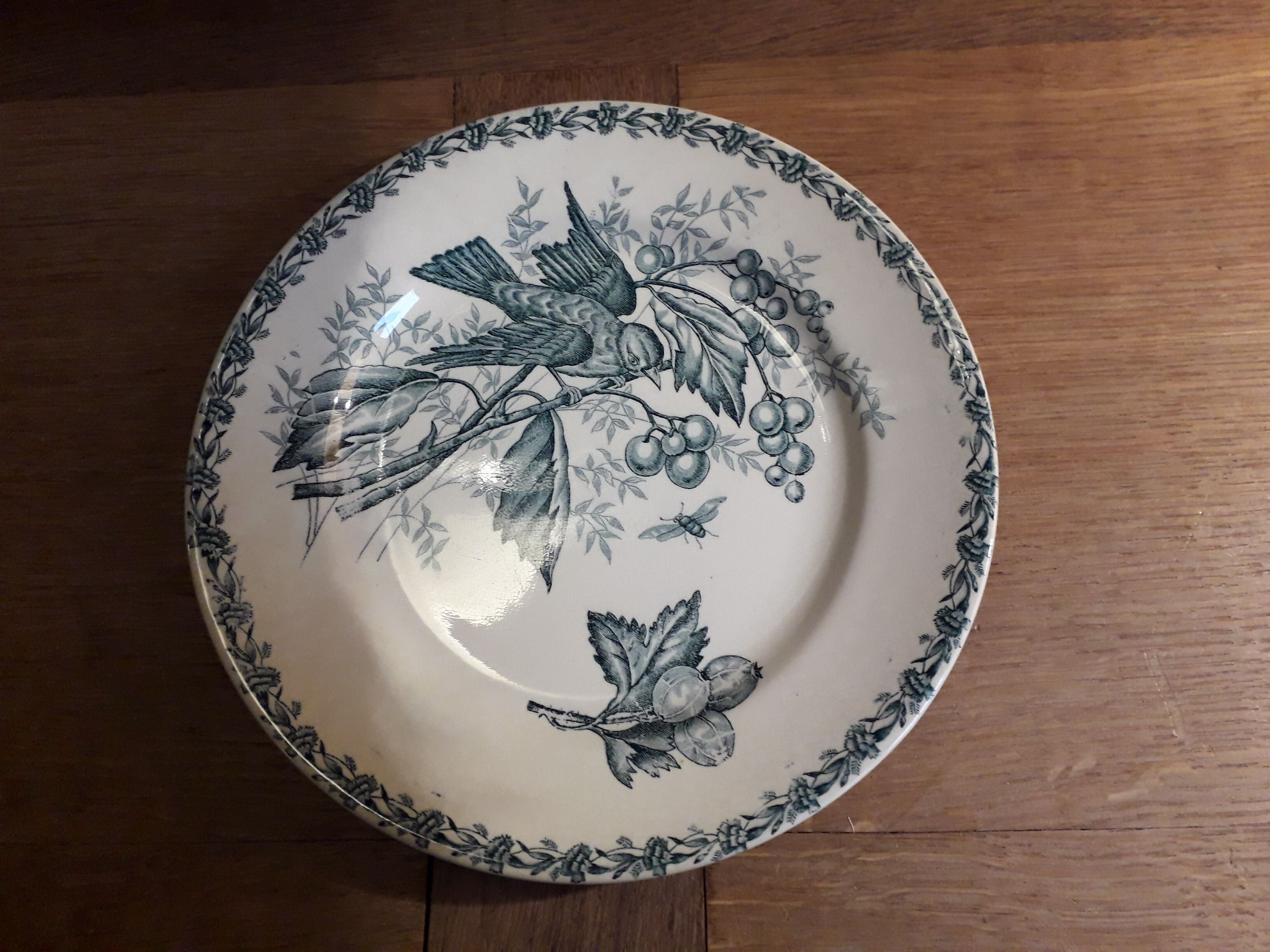 Flat plate in nimy earthenware bird decorations