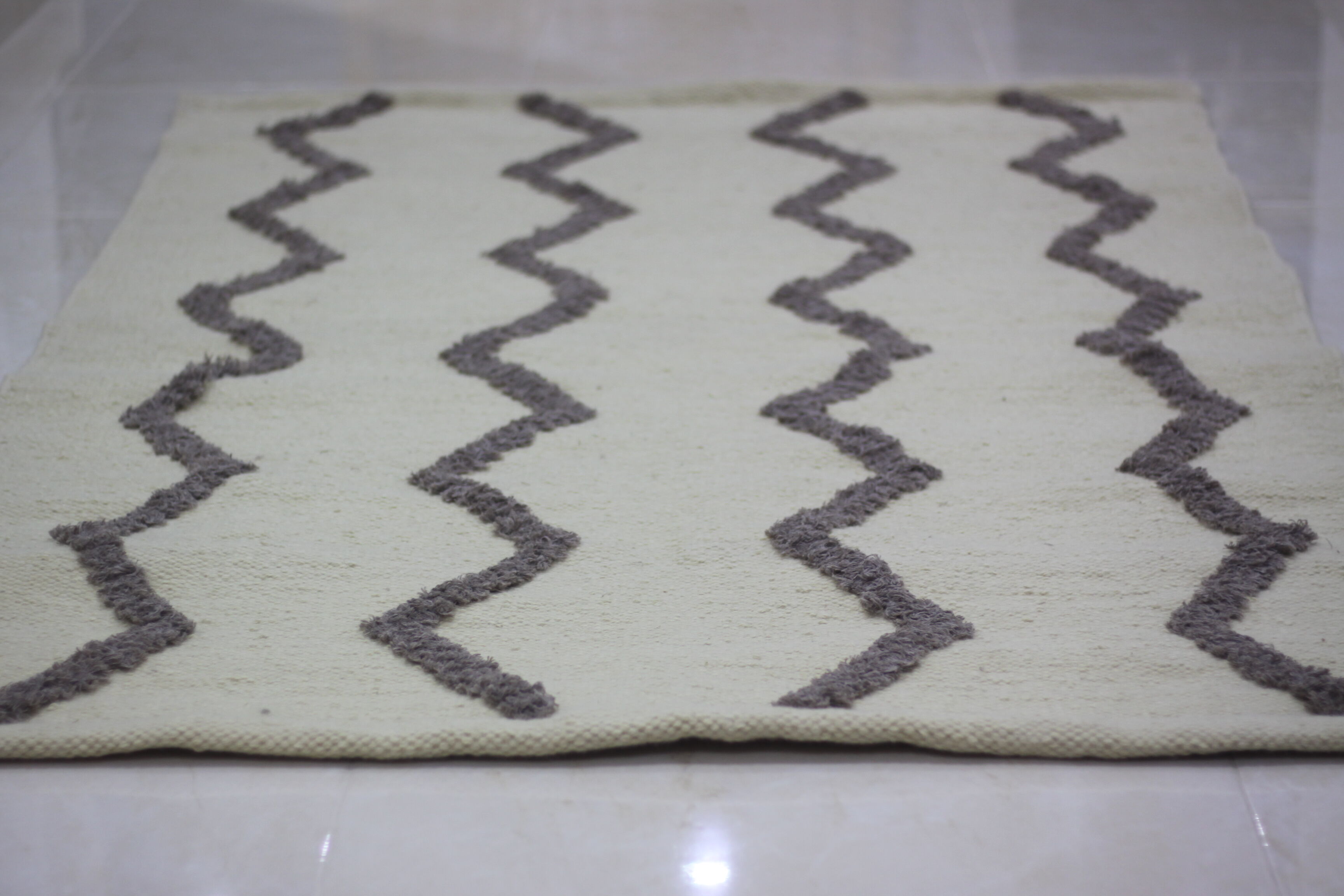 Handmade beige wool carpet 190x125cm