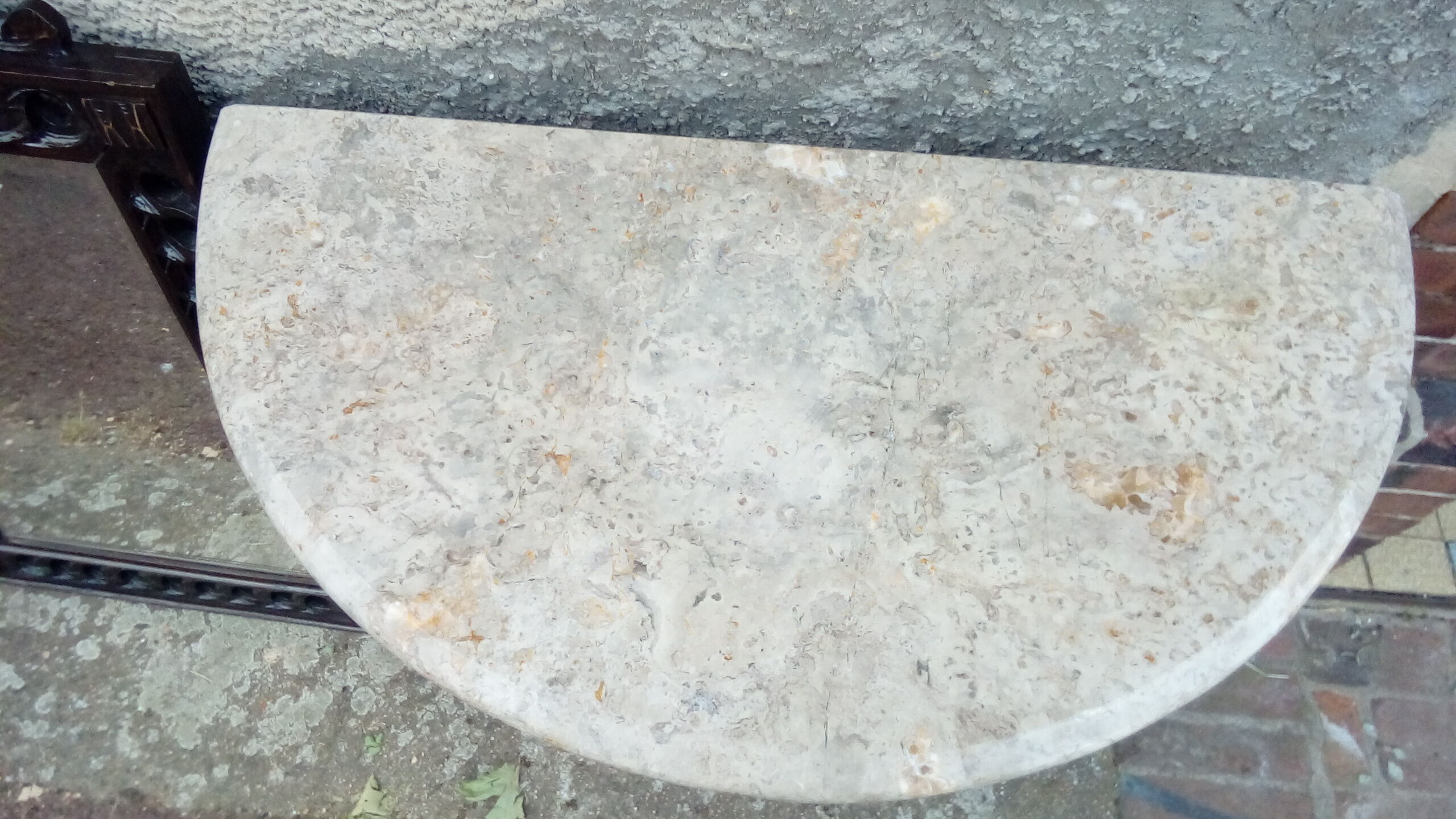 Console a half moon with its mirror