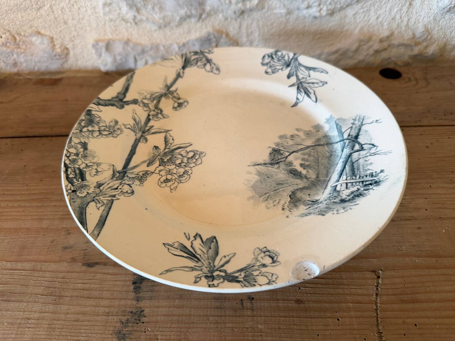 Plate on pedestal Creil and Montereau model Cherry Tree