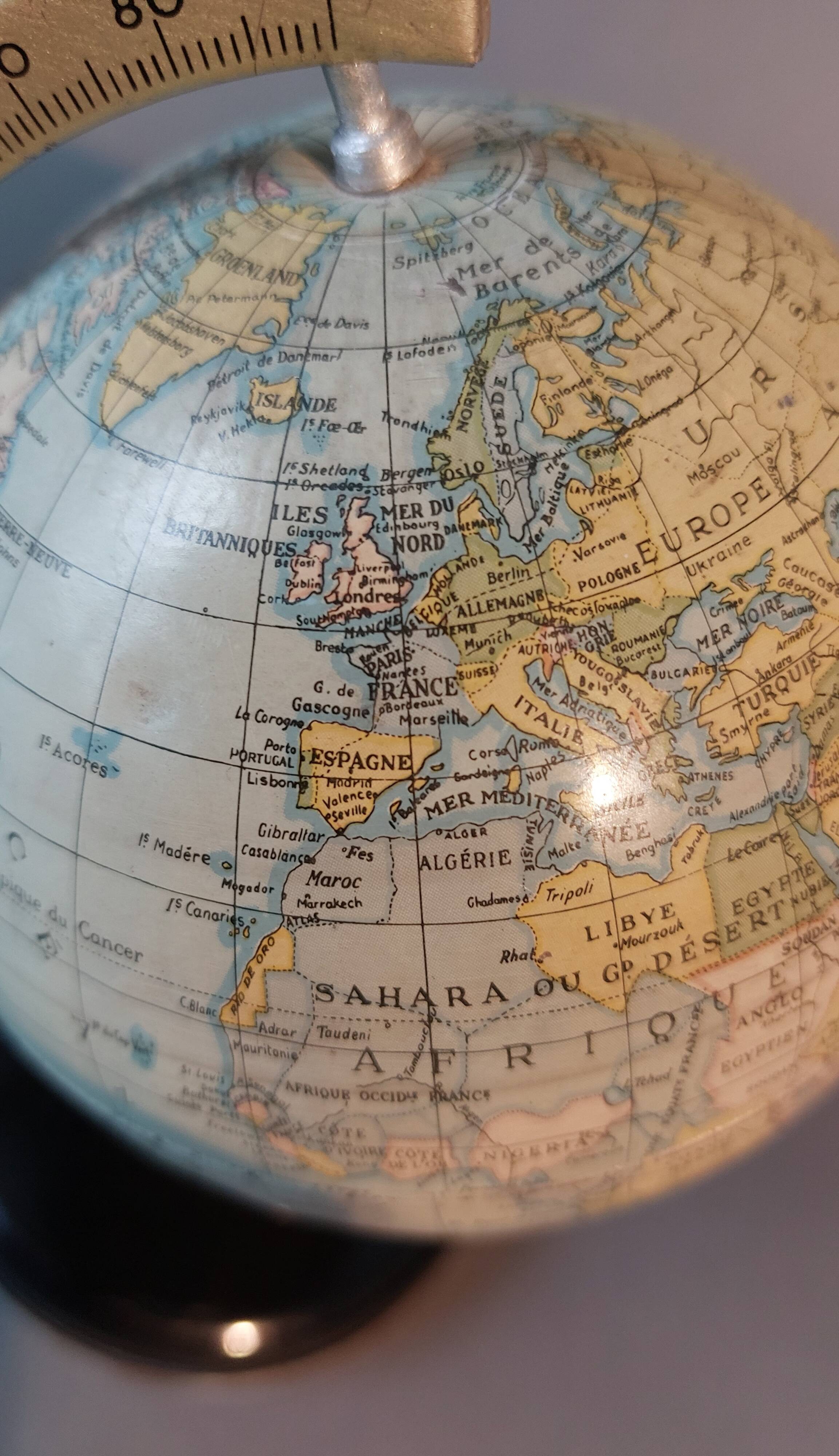 Mappemonde Chad Valley 1950 Vintage.