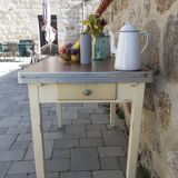 Kitchen table with vintage extensions