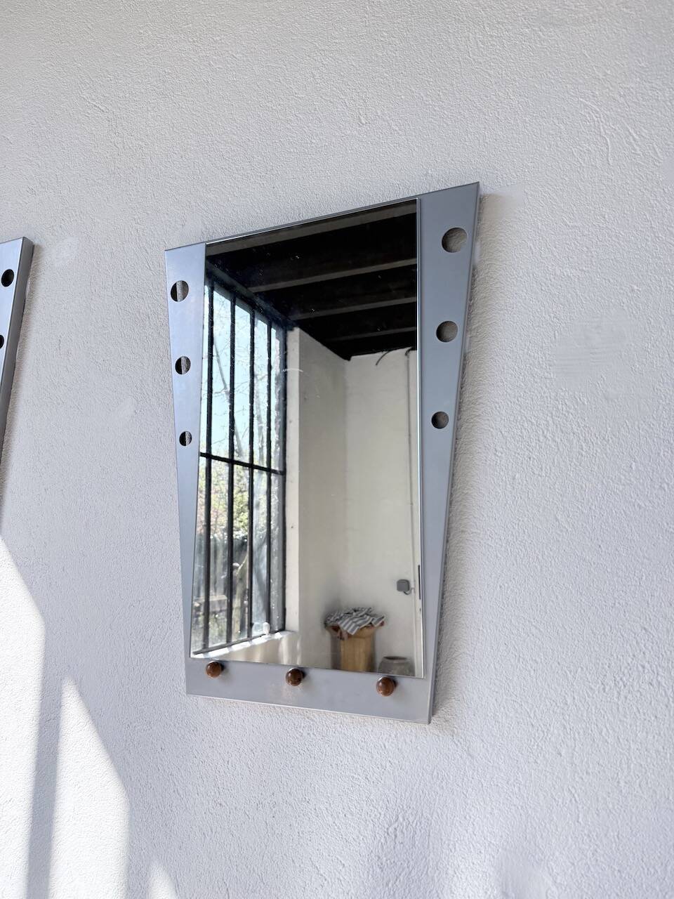 Paire miroirs « Memphis » années 80 chrome et bois