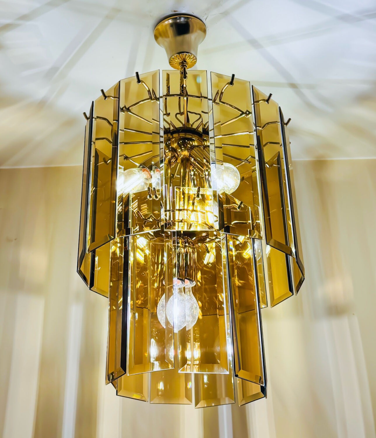 Vintage Italian chandelier design