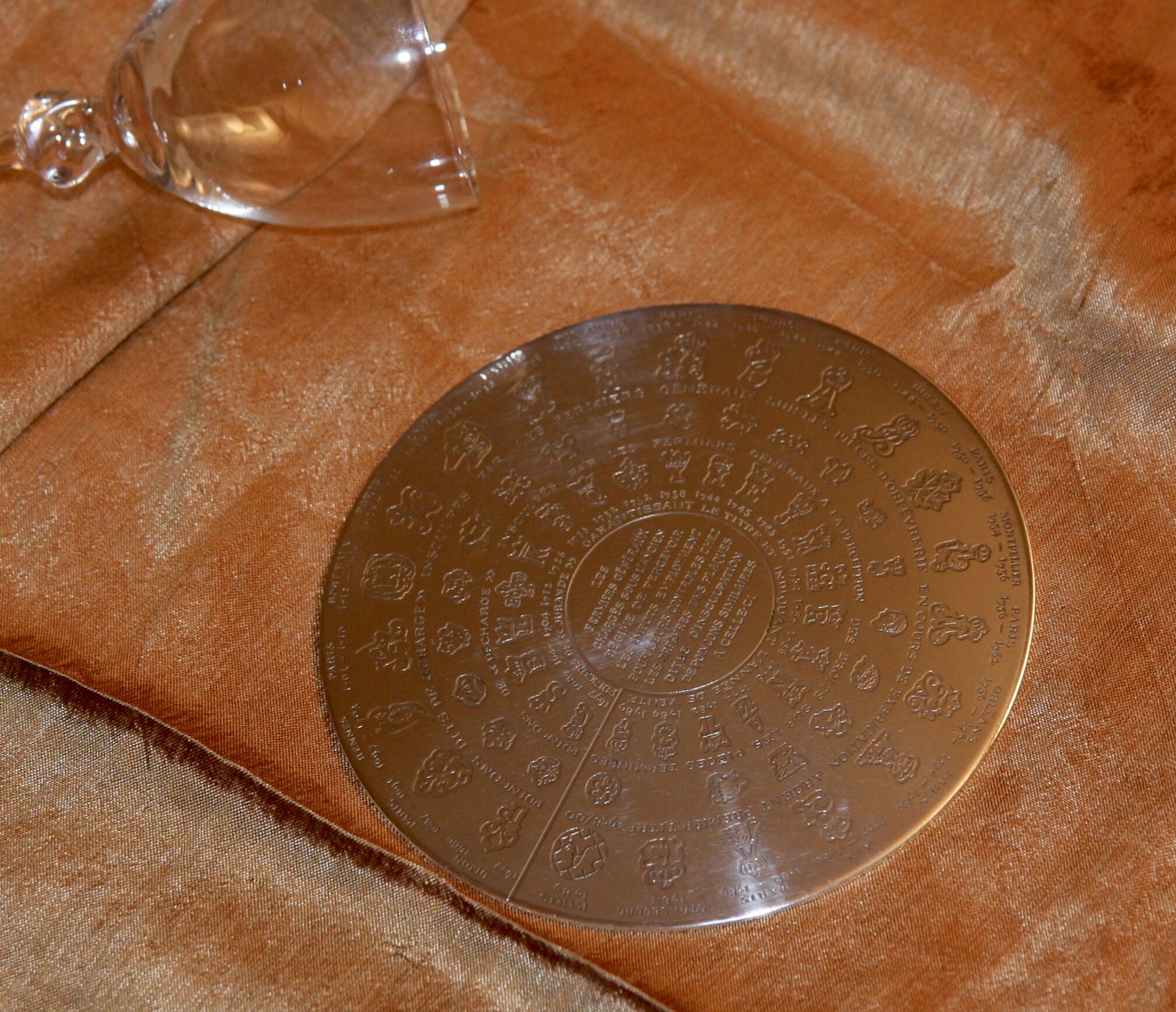 Dessous de plat Christofle " Fermiers Généraux " en métal argenté.