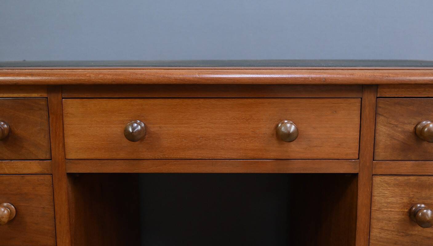 Victorian Mahogany Pedestal Desk, England – Late 19th Century