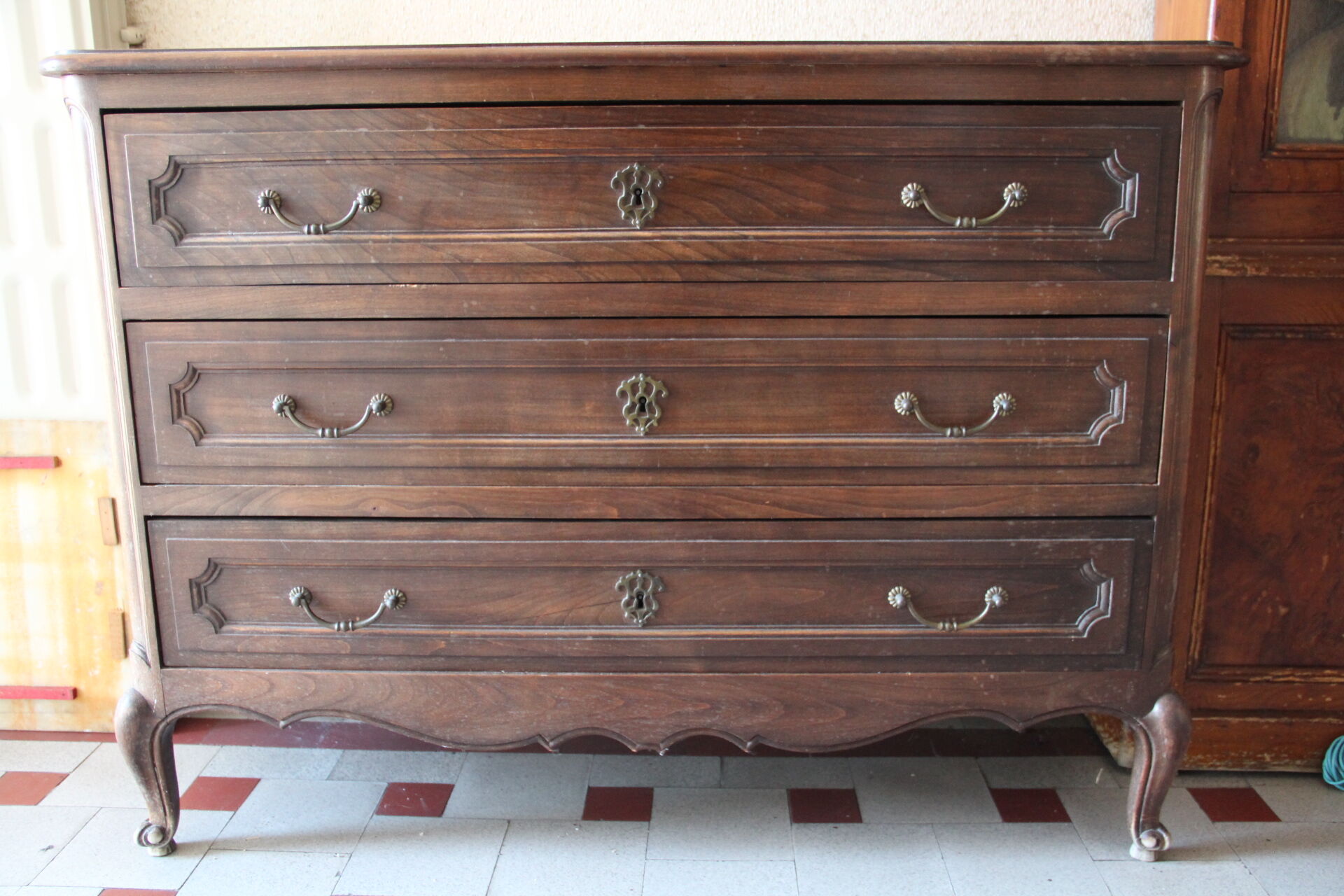 Commode régionale de style Louis XV