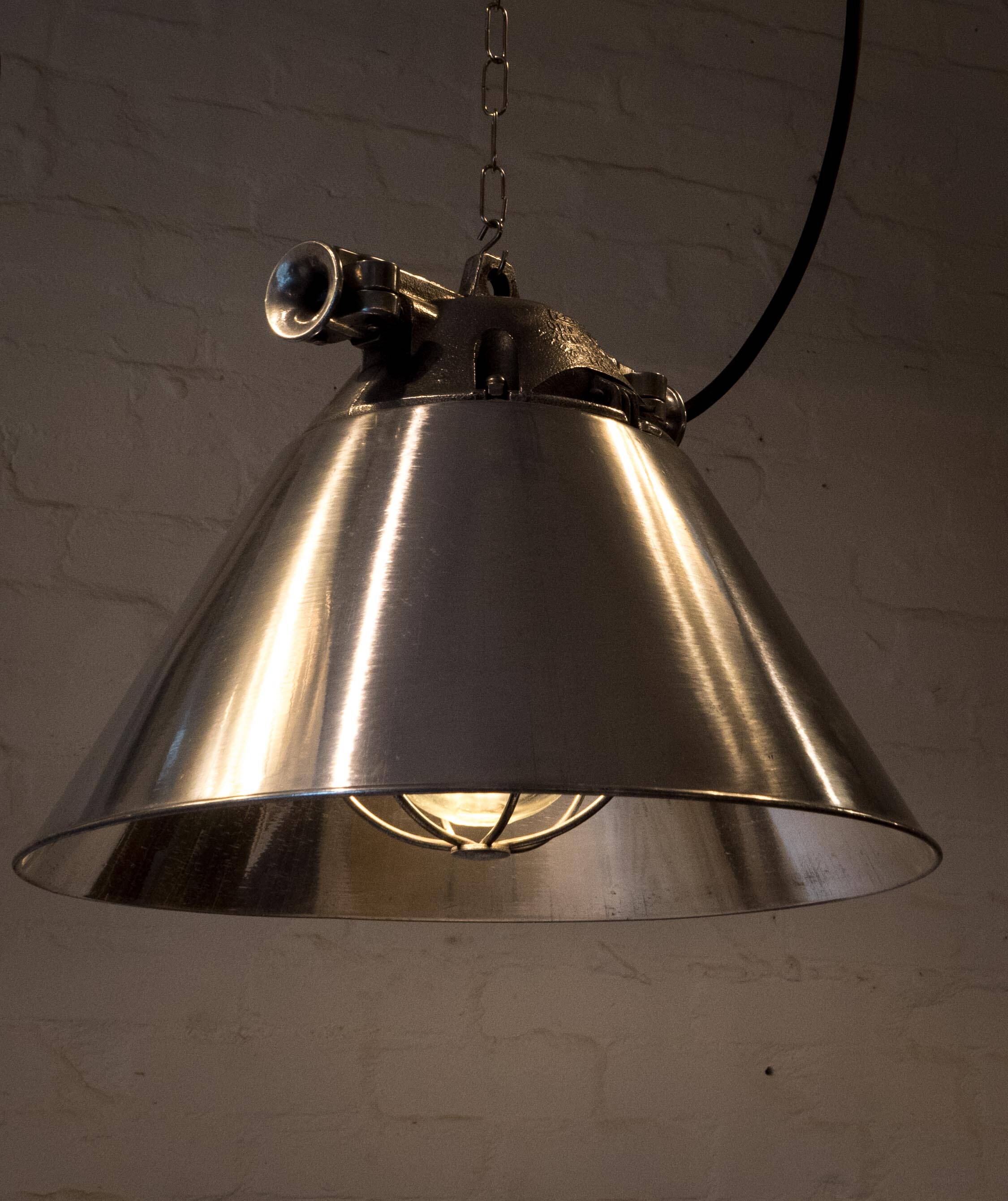 Polnische Industrielampe „Hans“, poliert