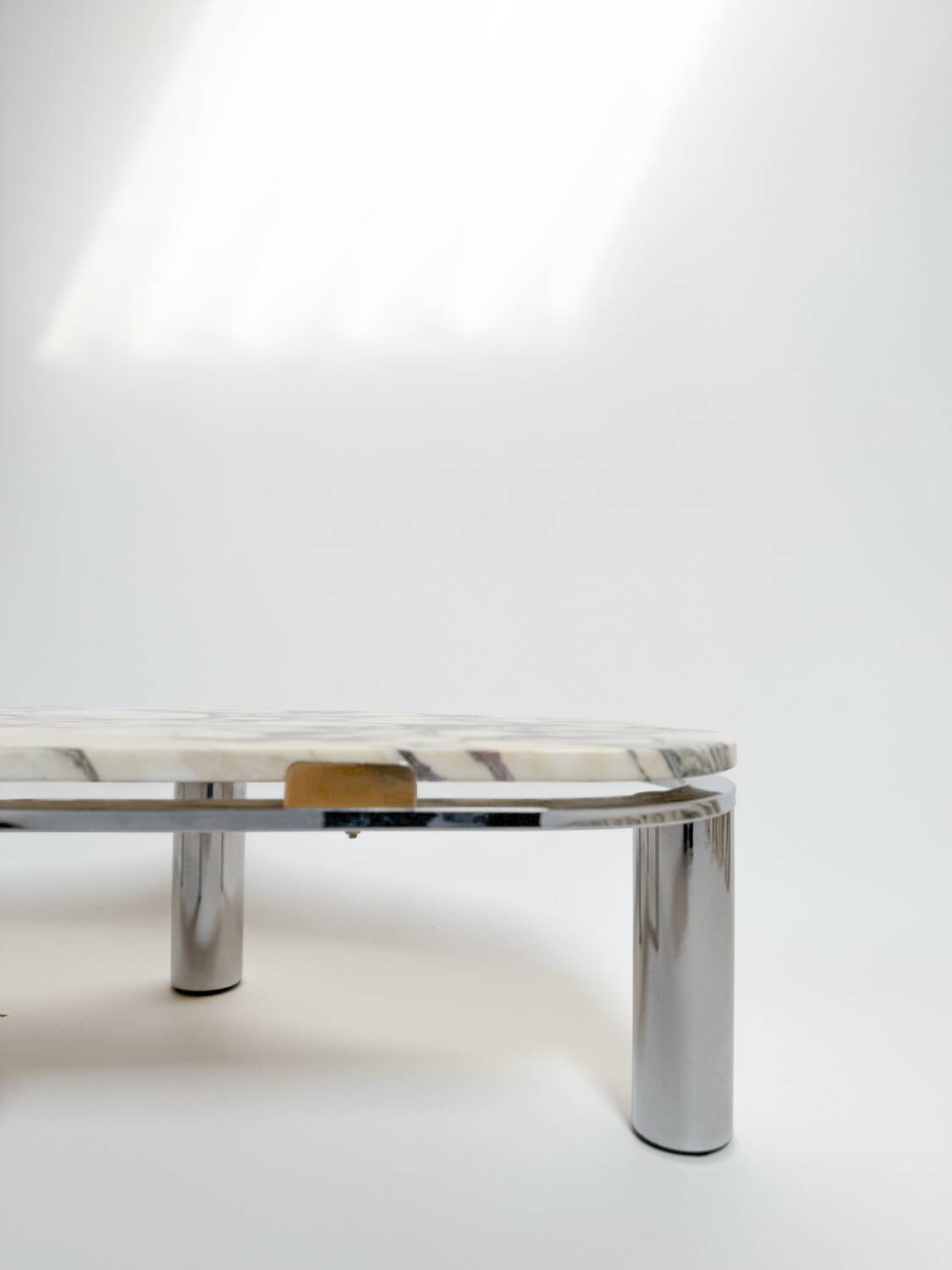 Table basse vintage chrome et marbre