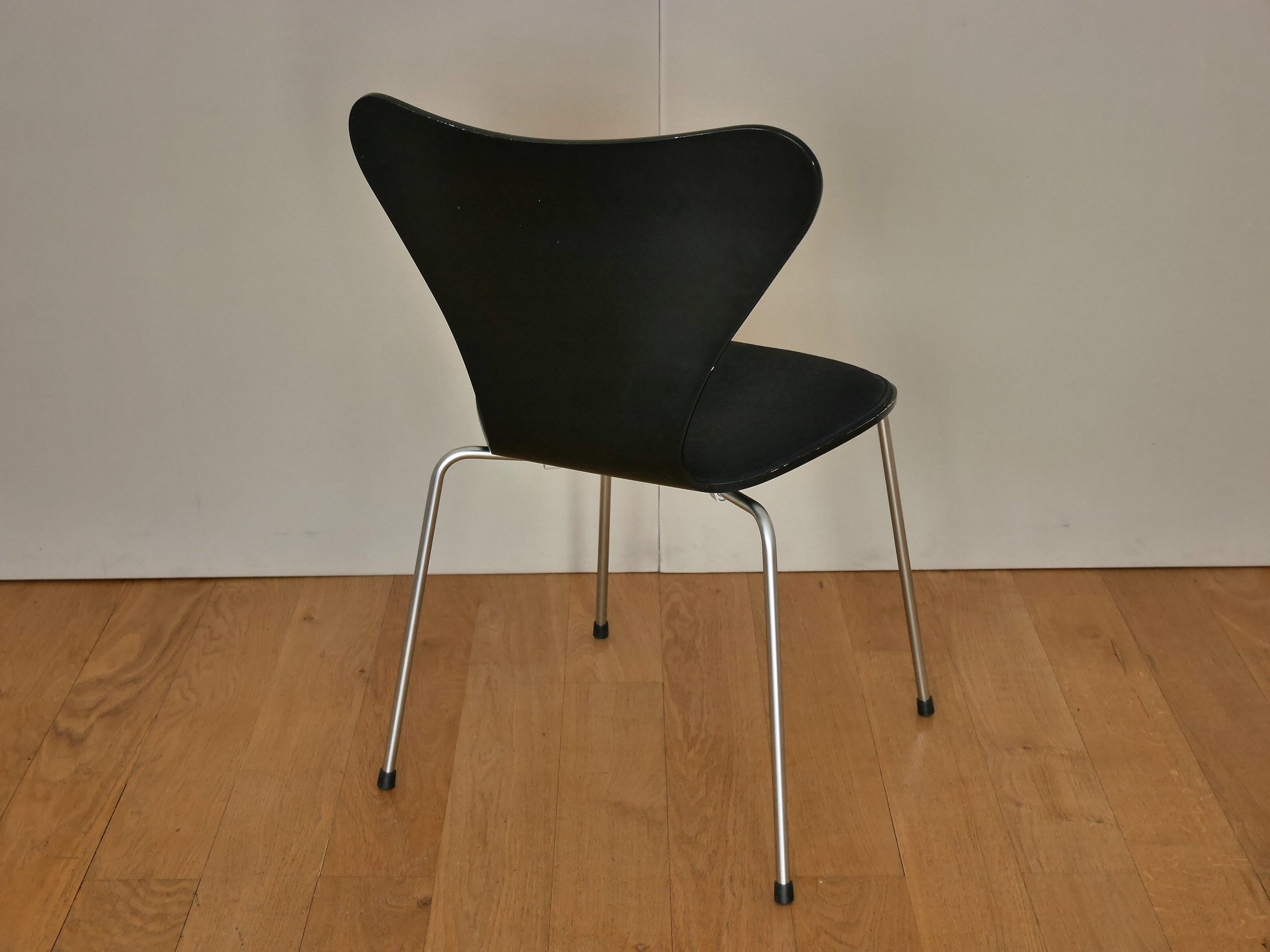 Chair 3107 by Jacobsen edition Fritz Hansen