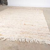 Tapis en laine beige vintage