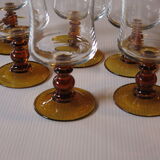 6 vintage stemmed glasses in very good condition