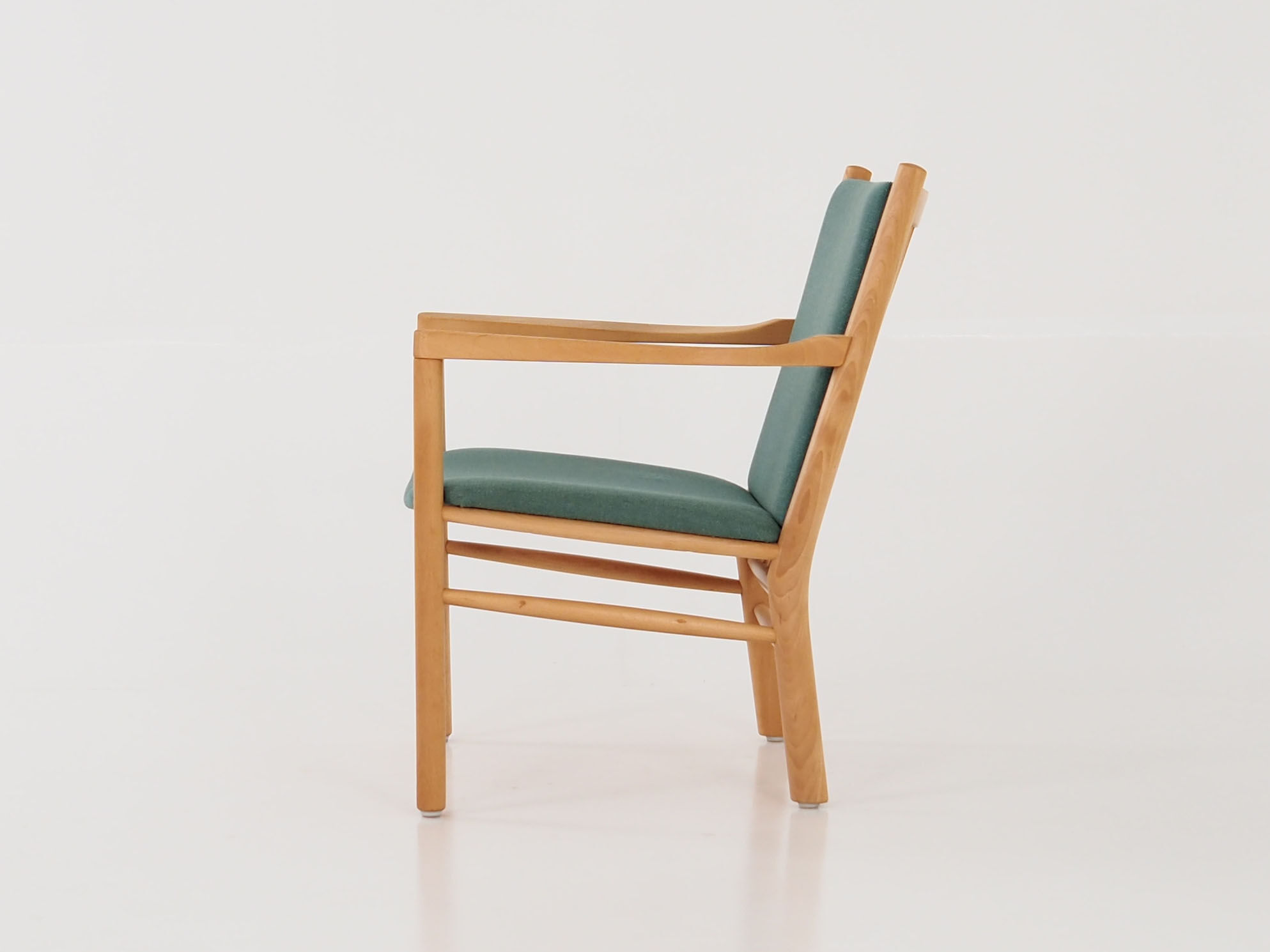 Armchair design J147 by Erik Ole Jørgensen of Tarm Stole & Møbelfabrik.
