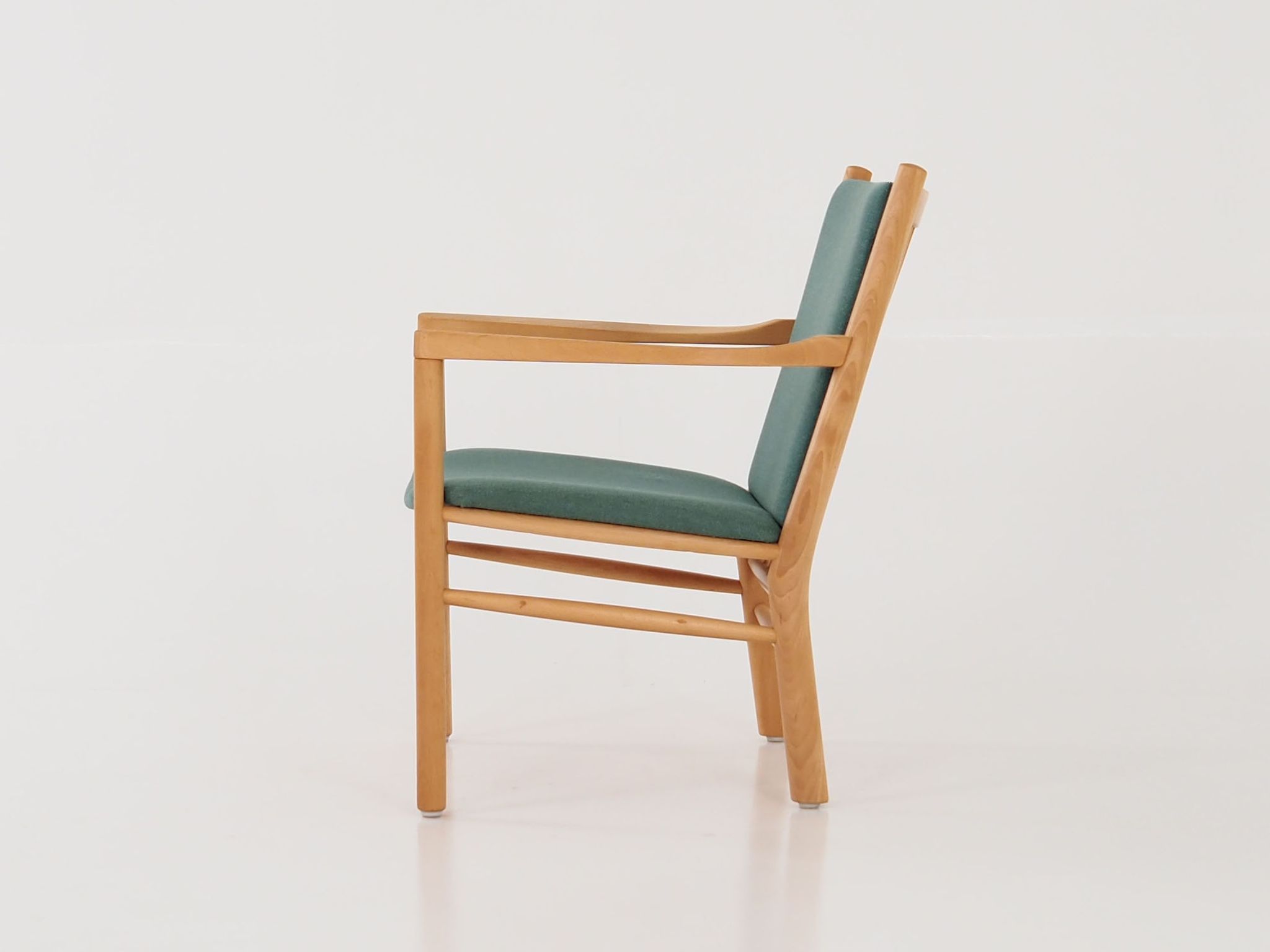 Armchair design J147 by Erik Ole Jørgensen of Tarm Stole & Møbelfabrik.
