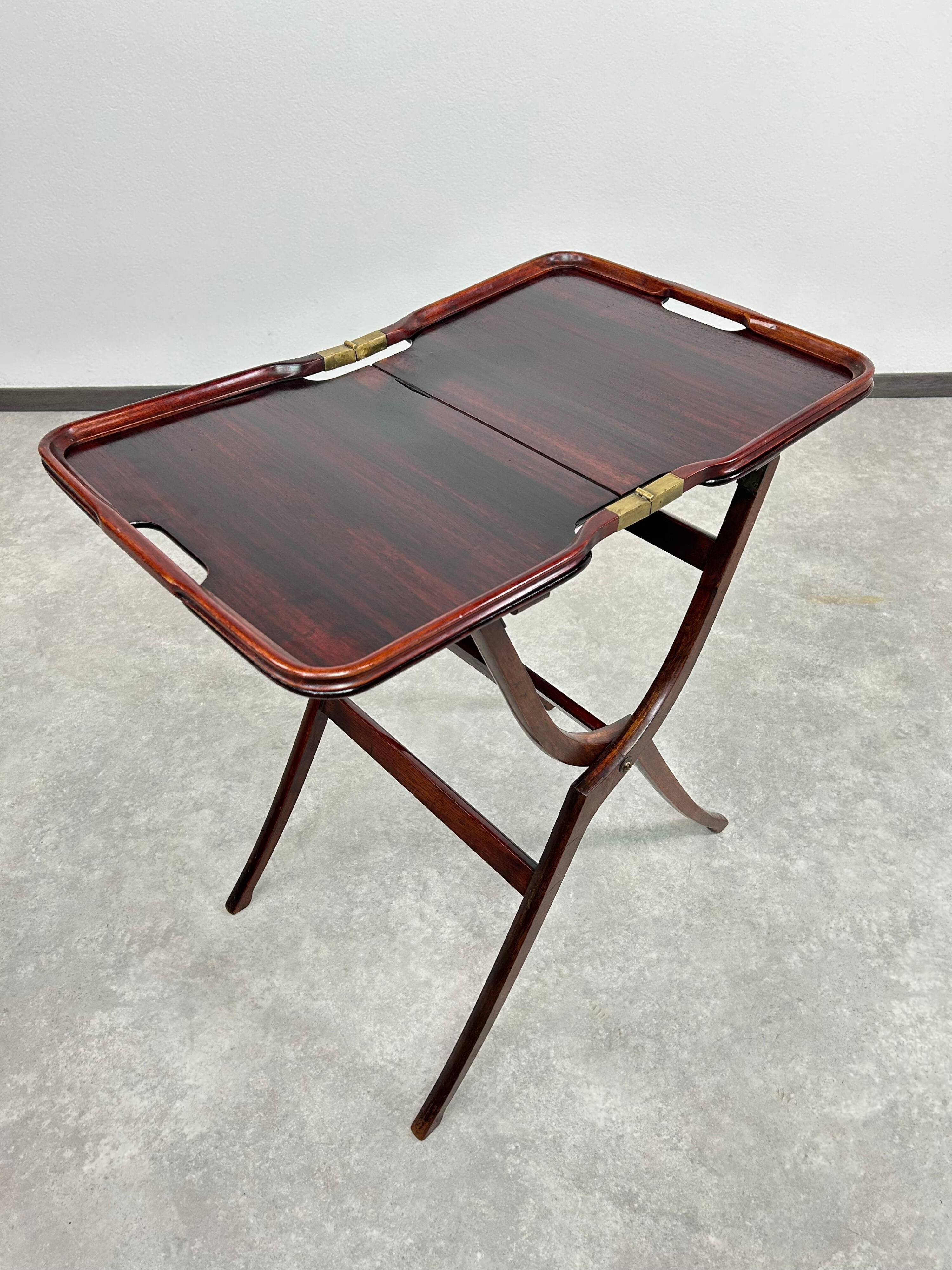 Folding table in mahogany in the style of the Vienna Secession.