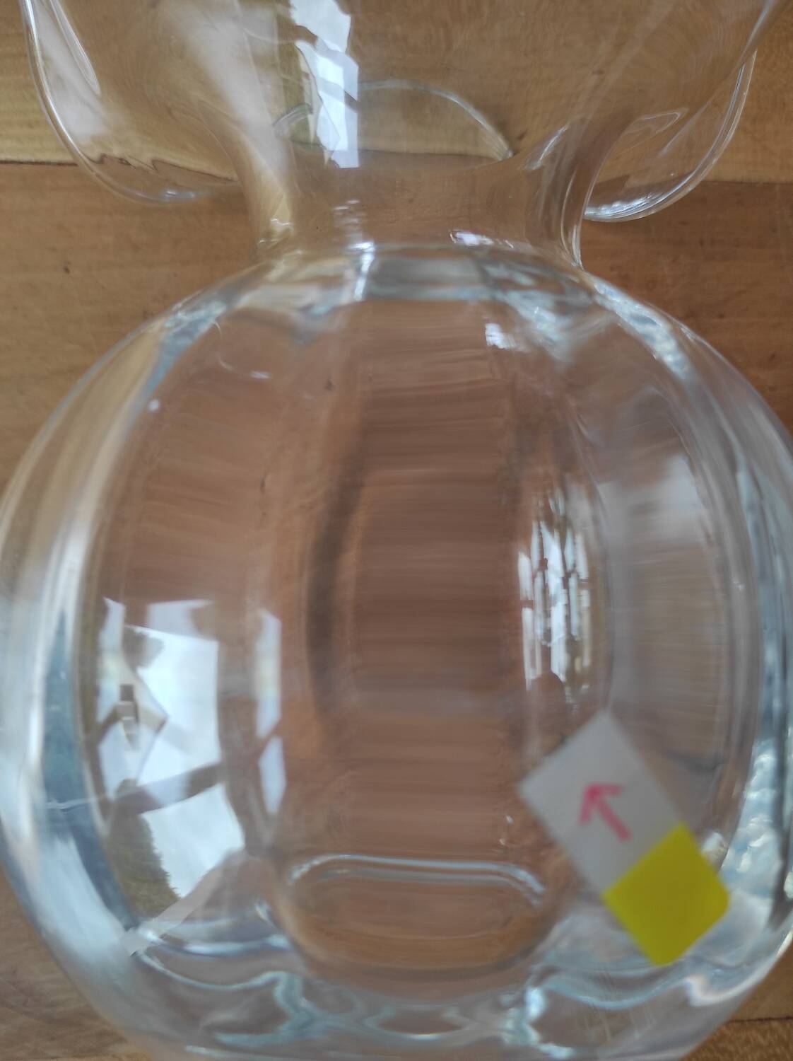 Glass ball vase with corolla