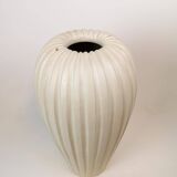 Mid-century pedestal vase by Vicke Lindstrand, 1940s, Sweden.