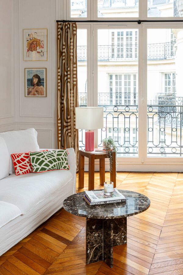 Table ronde en marbre marron
