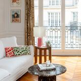 Round brown marble table