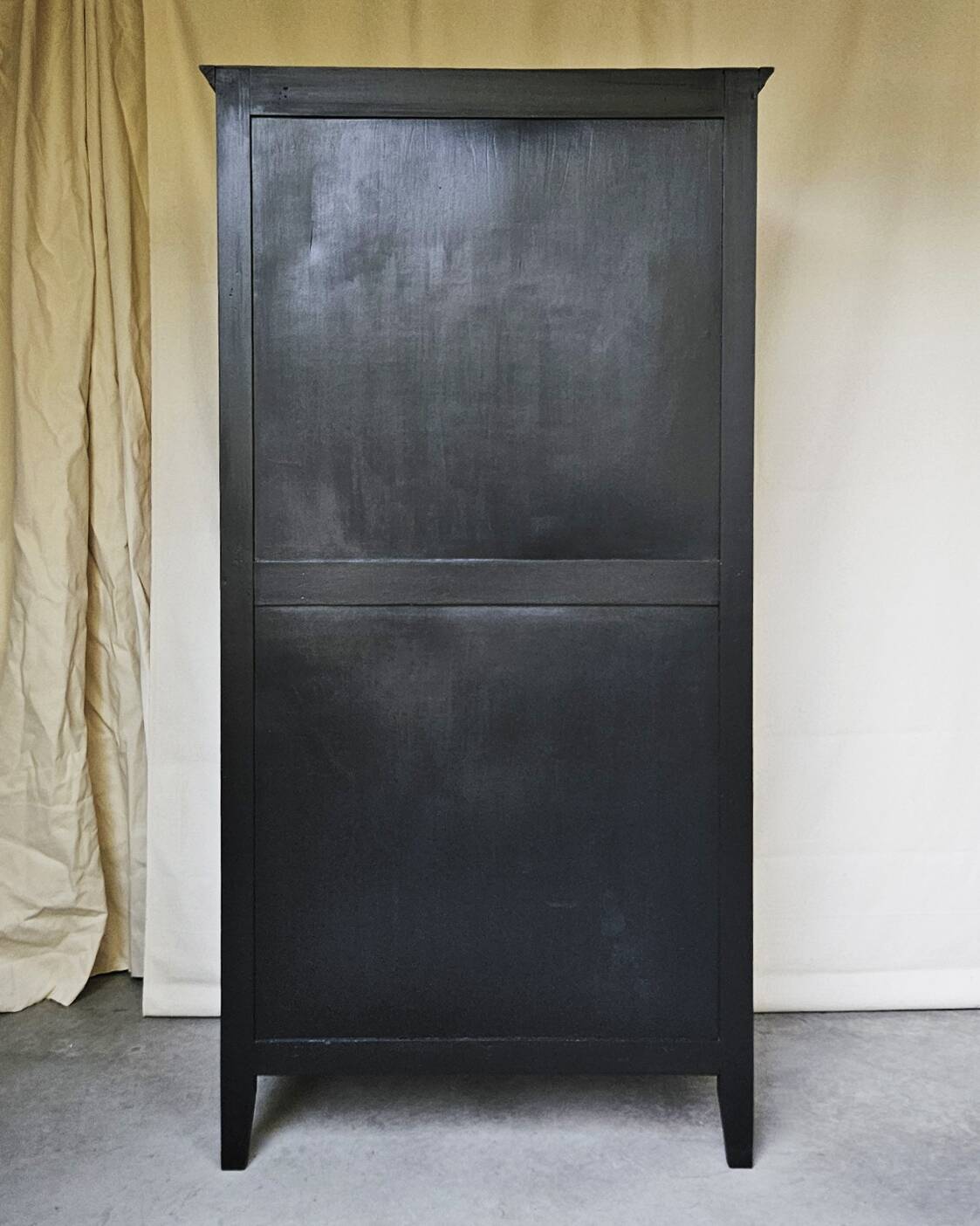 Black and wood bookcase