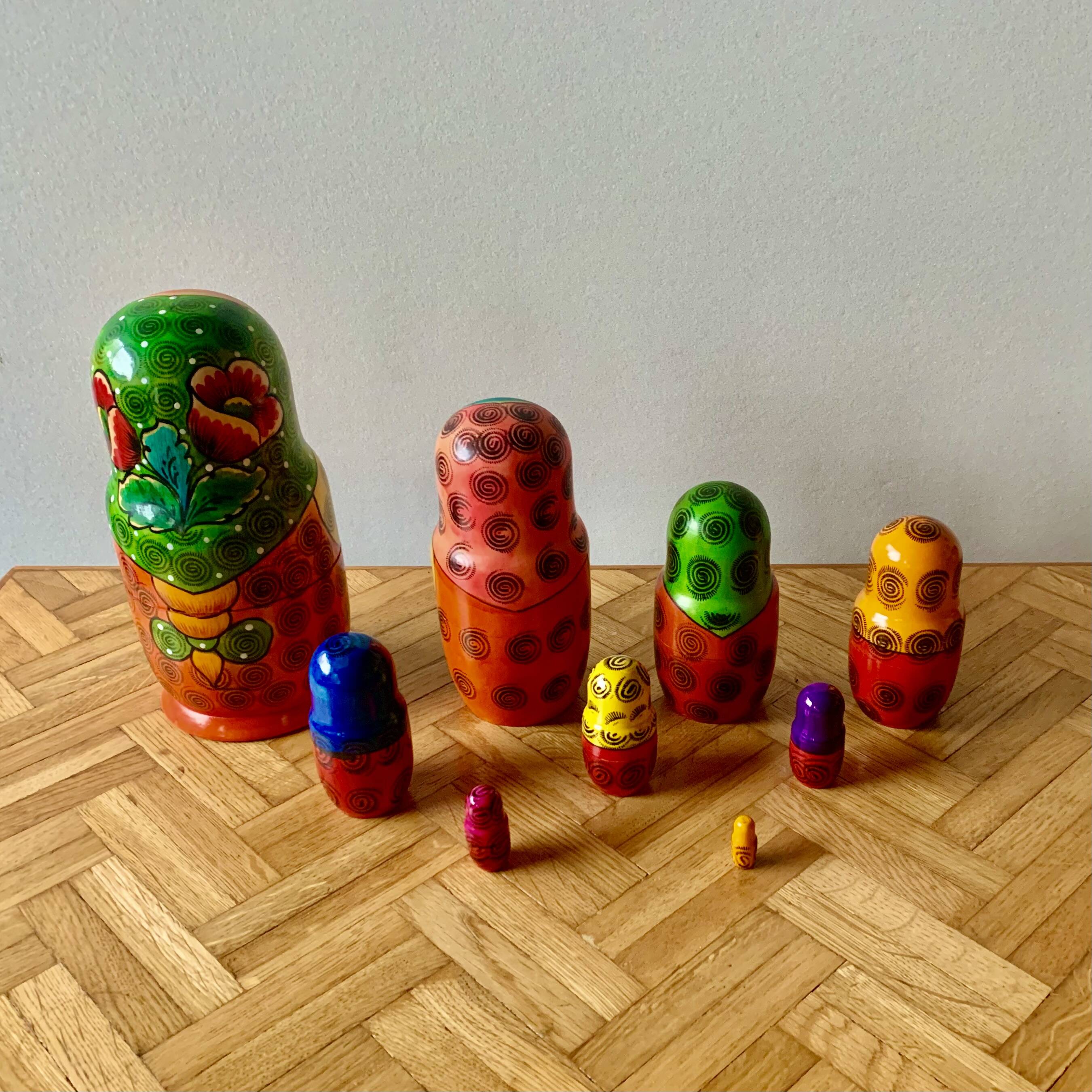 Matryoshka - Series of 9 vintage Russian dolls