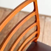Chaise modèle 82 « Ambassade » en teck massif par Niels O. Møller, Danemark