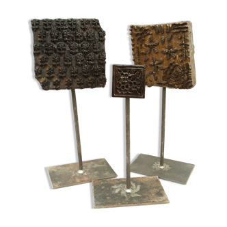 Lot de trois tampons encreurs anciens sur socle