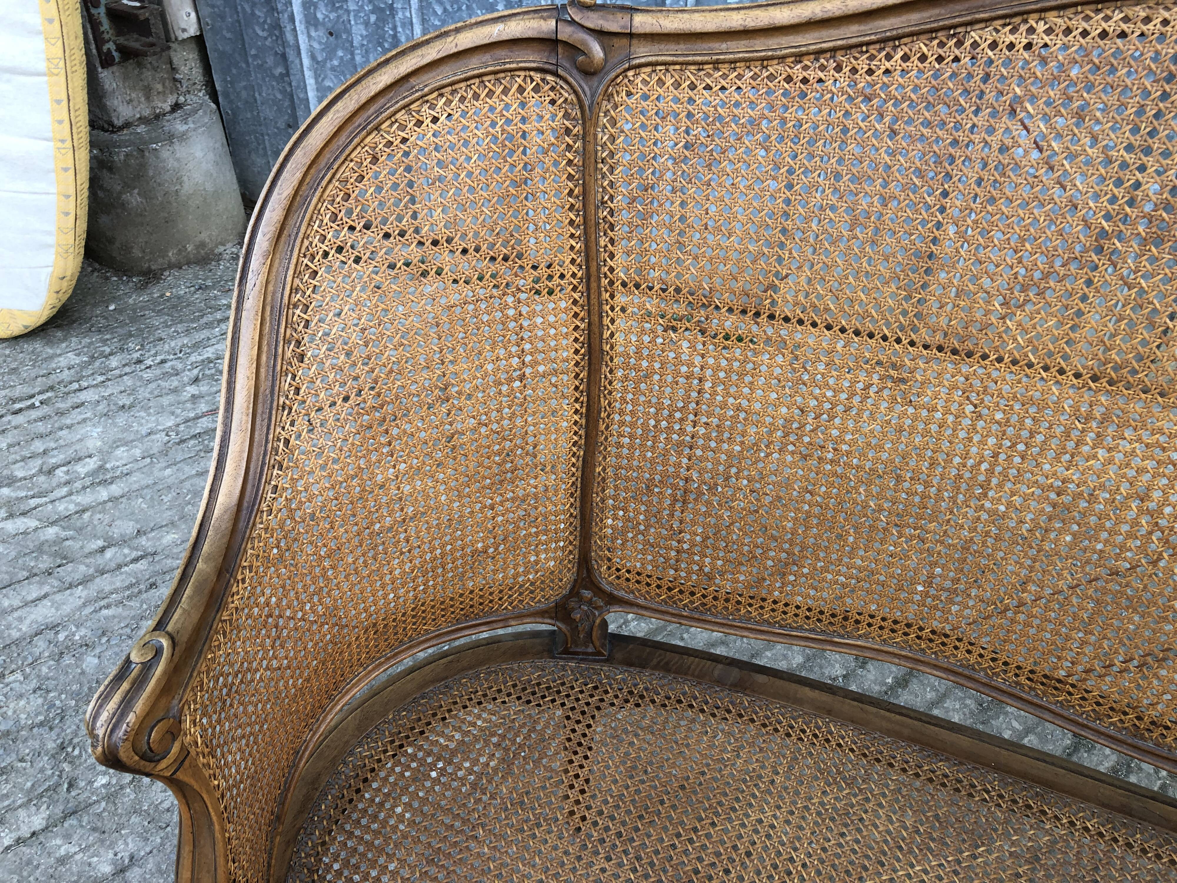 Antique Louis XV bench in solid walnut and caning