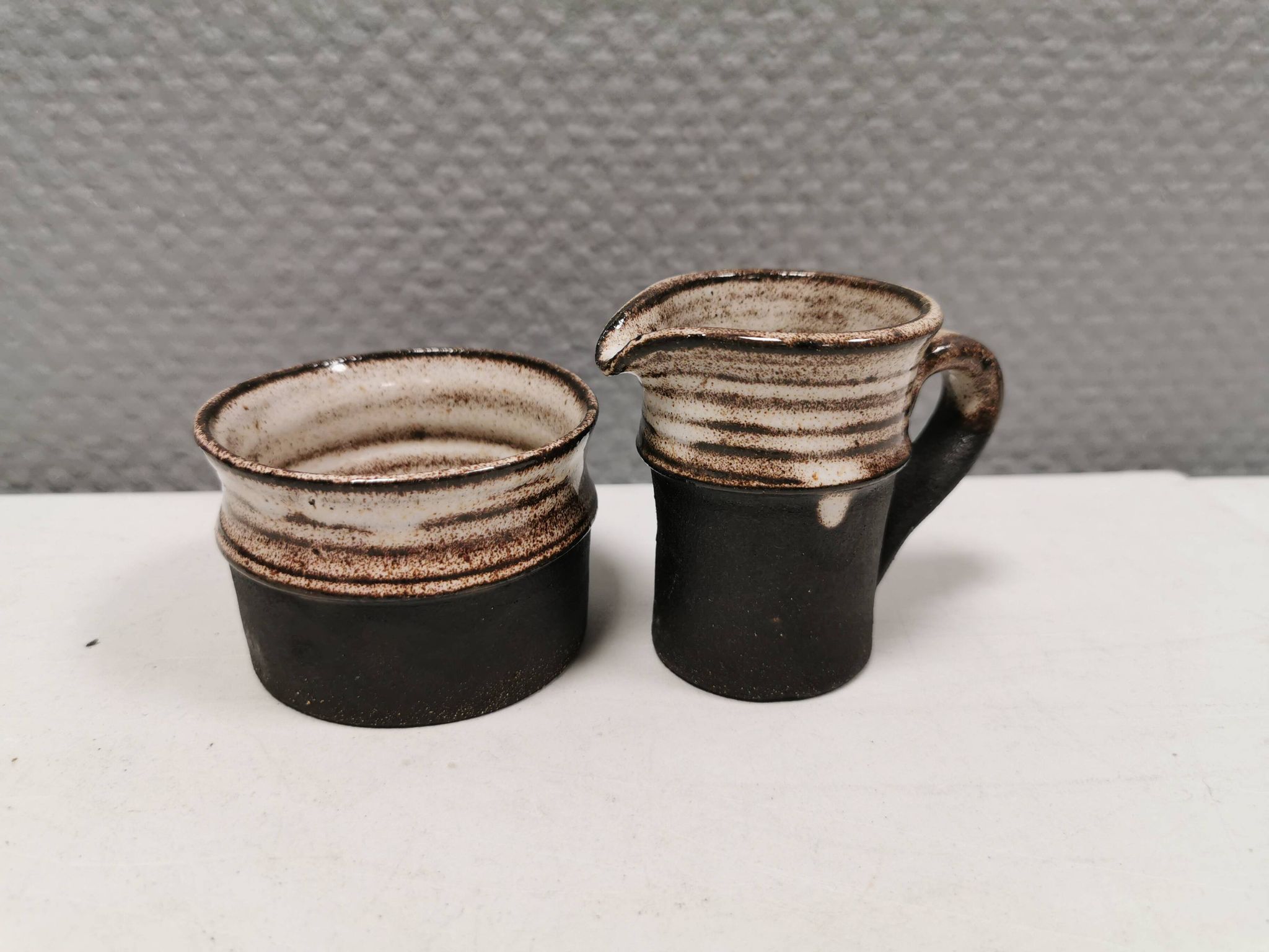 Ceramic set consisting of a sugar bowl and a milk jug from Finns keramik Denmark.