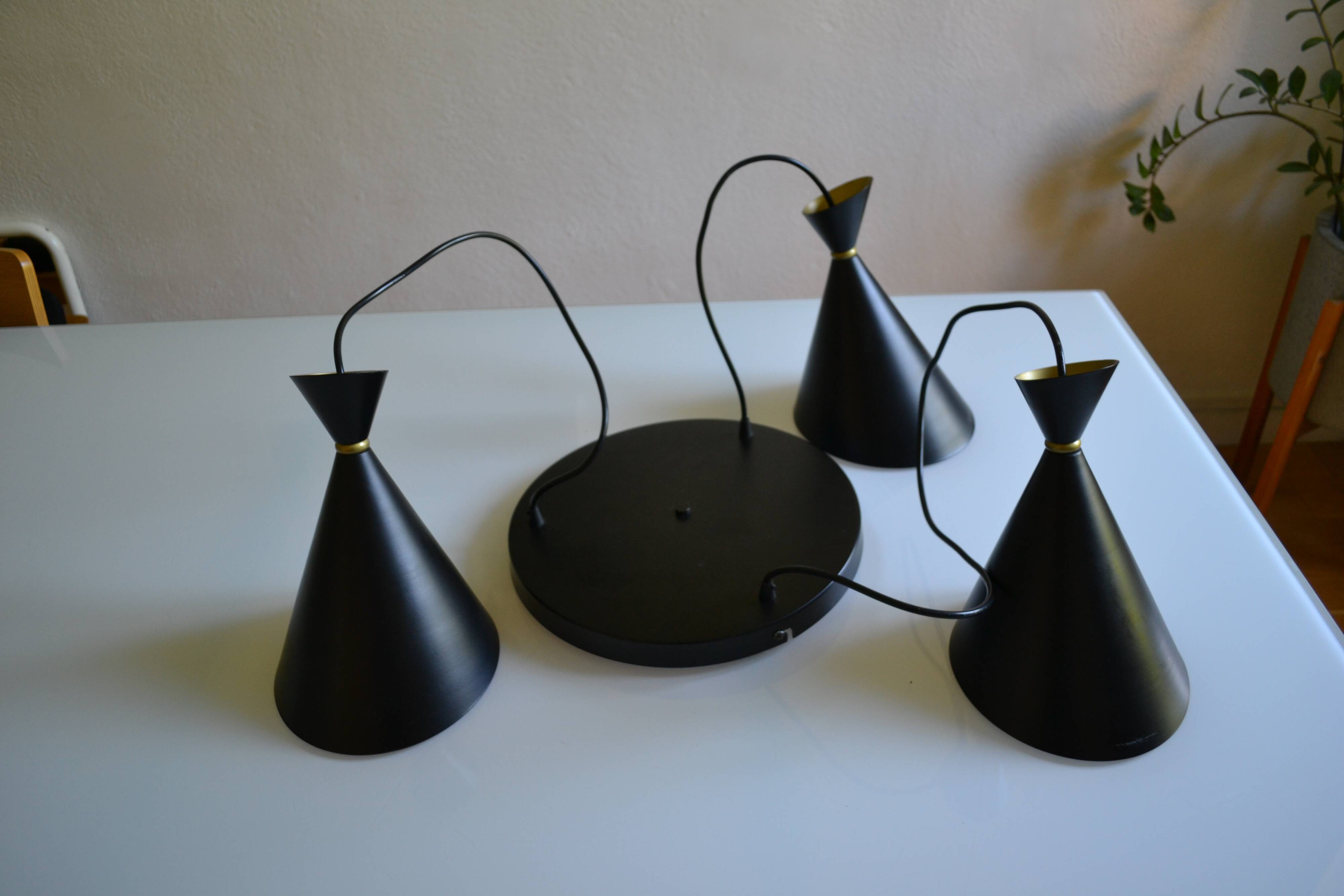 Vintage large chandelier with 3 tulips in black and gold Diabolo.