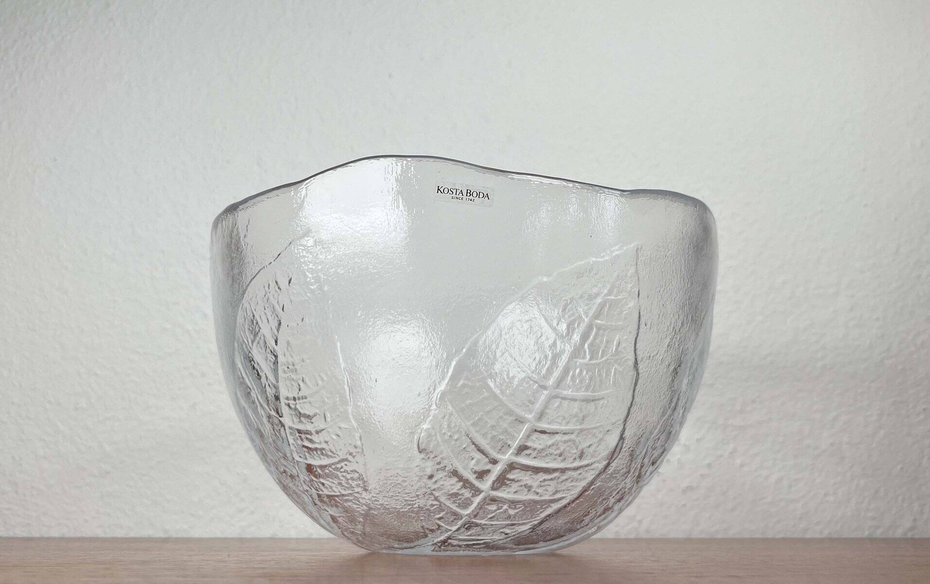 Large vintage Swedish glass bowl with floral decoration by Ann Wärff for Kosta Boda, 1970s.